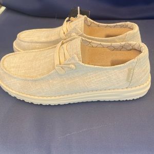 Hey Dude cream with little bit of gold in fabric. Size 8 new, never worn.